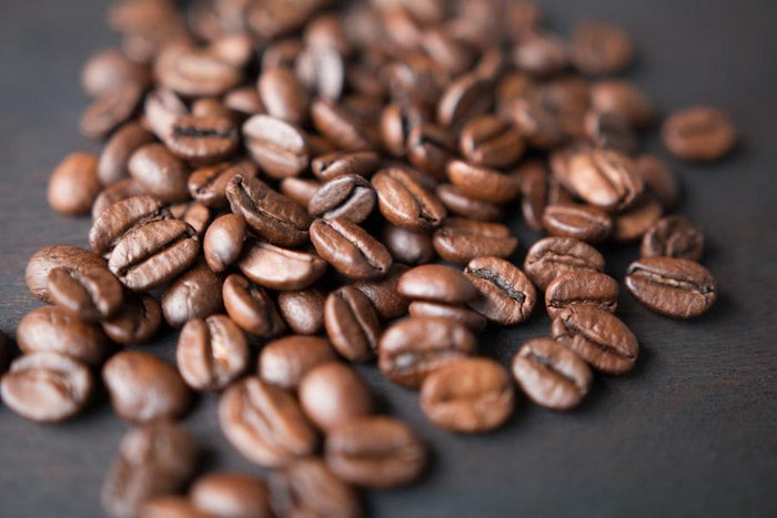 Świeżo palone ziarna kawy Brazylia Santos z palarni AromaCafe