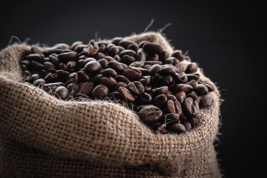 Wypał kawy w bębnie palarni AromaCafe w Jeleniej Górze